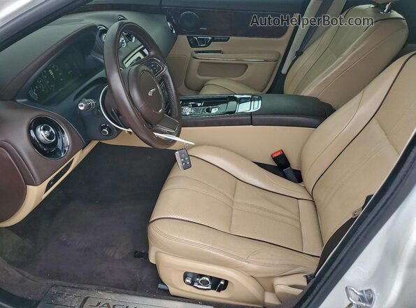 SAJWA1C79K8W21037 2019 JAGUAR XJ White Вид салону спереду