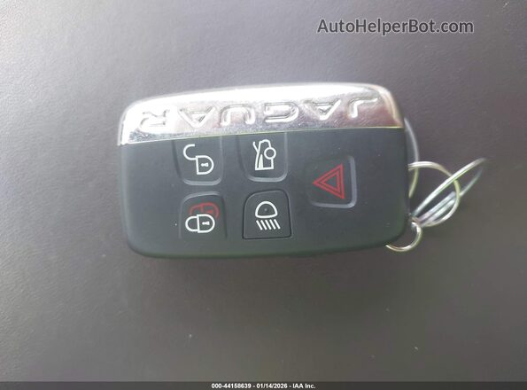 SAJWJ2GD4G8V96867 2016 JAGUAR XJ Red Вид панелі приладів