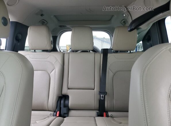 SALEPFEU5P2208057 2023 LAND ROVER DEFENDER Silver Հետևի նստատեղերի տեսք