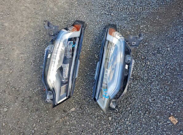 SALRM4RU8M2449518 2021 LAND ROVER DISCOVERY Silver Widok naklejki z numerem VIN