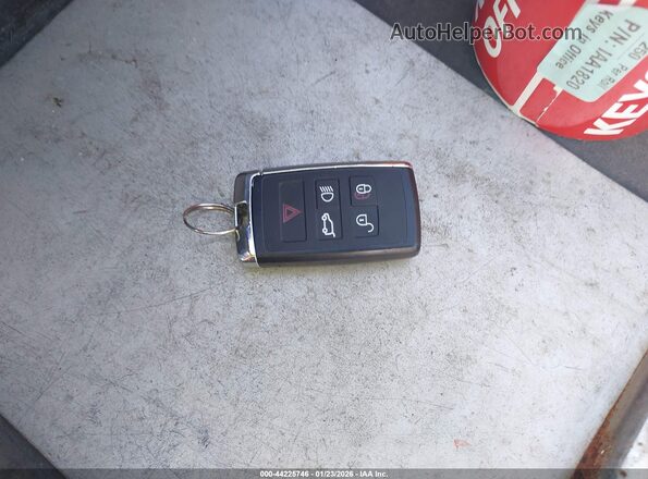 SALYL2EXXSA398092 2025 LAND ROVER RANGE ROVER VELAR Белый Вид панели приборов