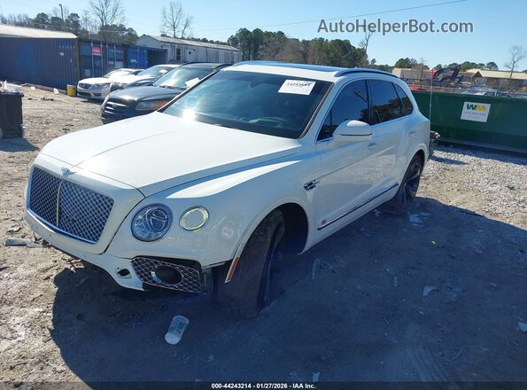 SJAAC2ZV2HC015262 2017 BENTLEY BENTAYGA Белый Передняя левая четверть