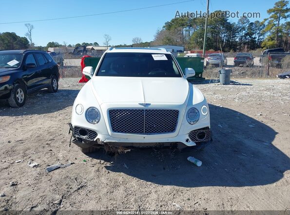 SJAAC2ZV2HC015262 2017 BENTLEY BENTAYGA Белый Вид задней части салона