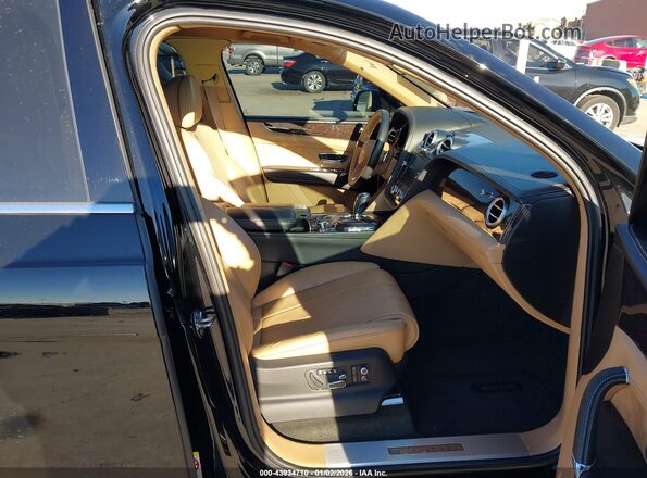SJAAC2ZV4HC015750 2017 BENTLEY BENTAYGA Черный Вид салона спереди