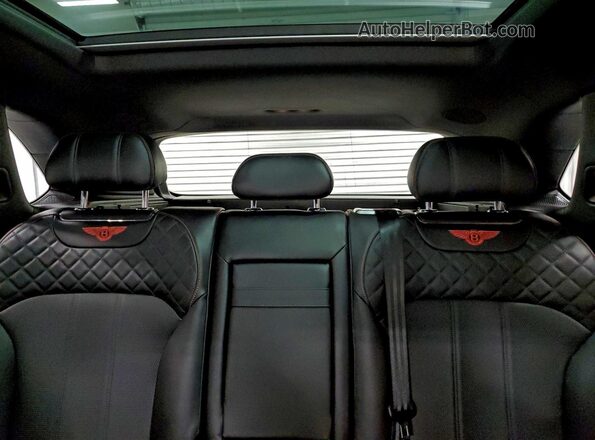 SJAAC2ZV6HC015703 2017 BENTLEY BENTAYGA Черный Вид задних сидений