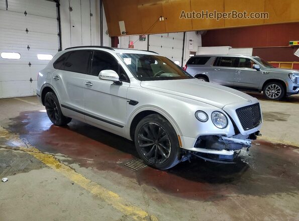 SJAAC2ZV6JC017487 2018 BENTLEY BENTAYGA Silver წინა მარჯვენა