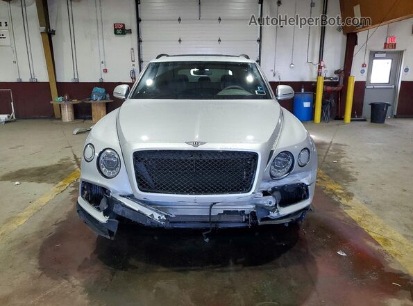SJAAC2ZV6JC017487 2018 BENTLEY BENTAYGA Silver წინა ხედი