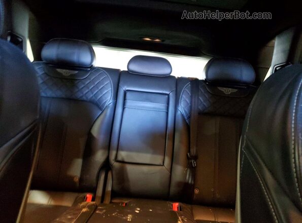 SJAAC2ZV6JC017487 2018 BENTLEY BENTAYGA Silver უკანა სავარძლების ხედი