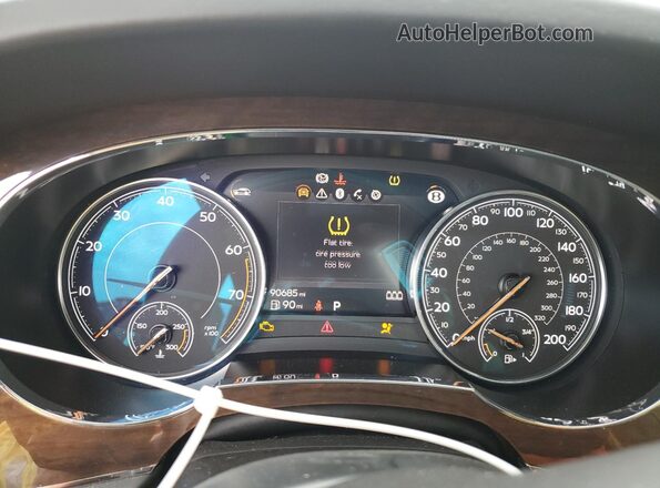 SJAAC2ZV8JC019774 2018 BENTLEY BENTAYGA White Instrument cluster view