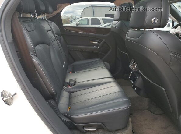 SJAAC2ZV8JC019774 2018 BENTLEY BENTAYGA White Rear interior view
