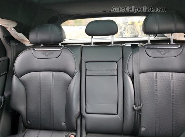 SJAAC2ZV8JC019774 2018 BENTLEY BENTAYGA White Rear seats view