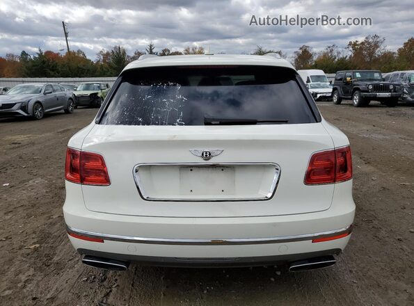 SJAAC2ZV8JC019774 2018 BENTLEY BENTAYGA White Rear view