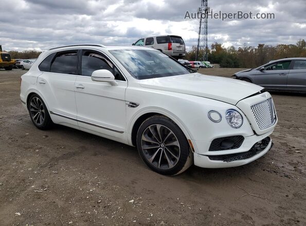 SJAAC2ZV8JC019774 2018 BENTLEY BENTAYGA White Front right