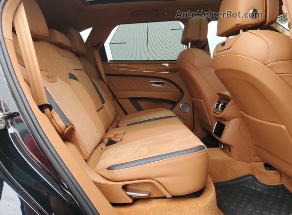 SJAAR2ZV1PC022068 2023 BENTLEY BENTAYGA Black Widok wnętrza z tyłu