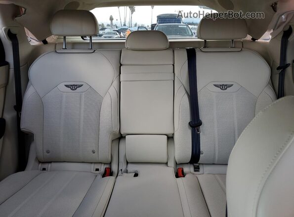 SJAAT2ZV4PC023927 2023 BENTLEY BENTAYGA White Widok tylnych siedzeń
