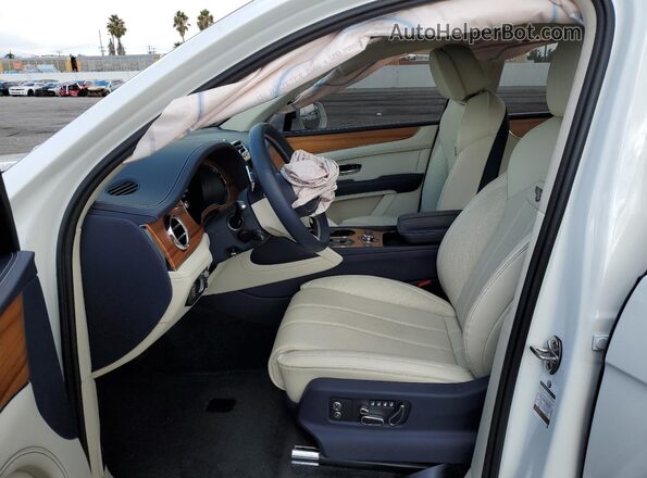 SJAAT2ZV4PC023927 2023 BENTLEY BENTAYGA White Widok wnętrza z przodu
