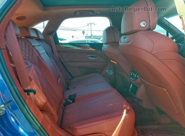 SJAAT2ZV8PC019914 2023 BENTLEY BENTAYGA Two Tone Vista interior trasera