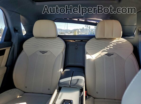 SJAHT2ZV7PC019773 2023 BENTLEY BENTAYGA White Widok tylnych siedzeń