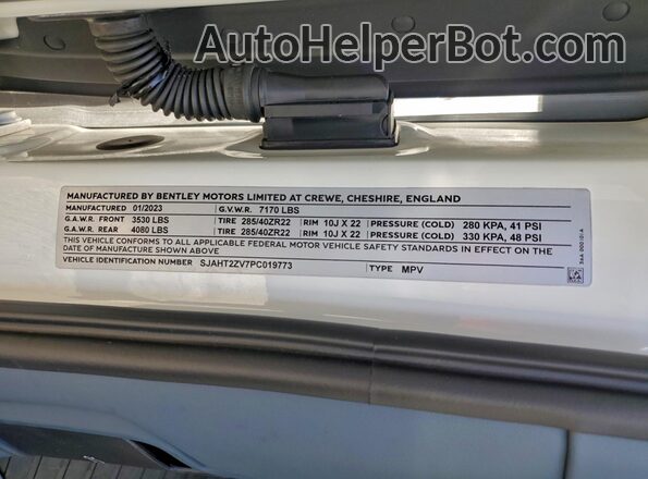 SJAHT2ZV7PC019773 2023 BENTLEY BENTAYGA White Widok naklejki z numerem VIN