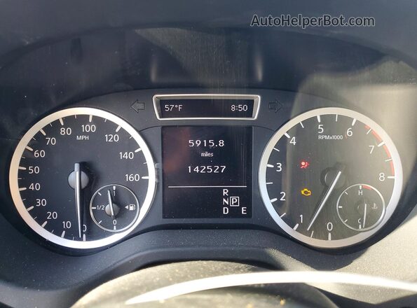 SJKCH5CP4HA015583 2017 INFINITI QX30 White Սարքավորումների վահանակի տեսք