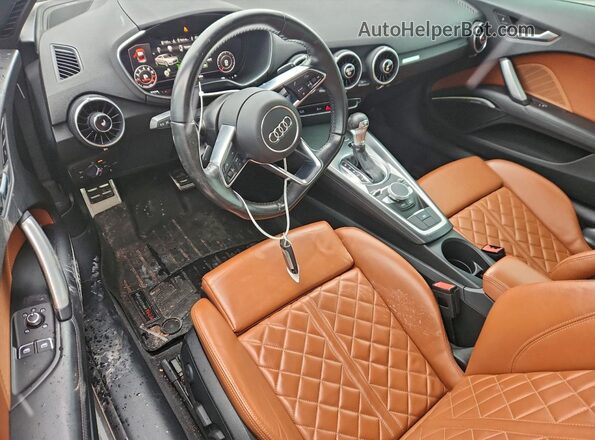 TRUC5AFV3H1003865 2017 AUDI TT White Vista del salpicadero