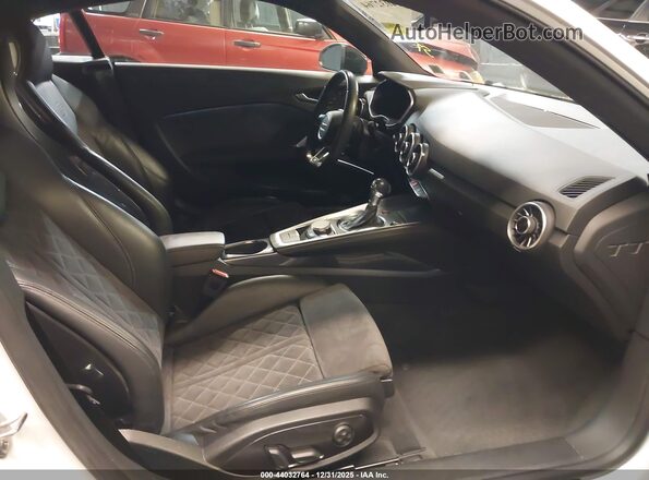 TRUC5AFV5J1013660 2018 AUDI TT White Front interior view