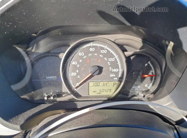 VNKJTUD35GA061928 2016 TOYOTA YARIS Silver Vista del cuadro de instrumentos