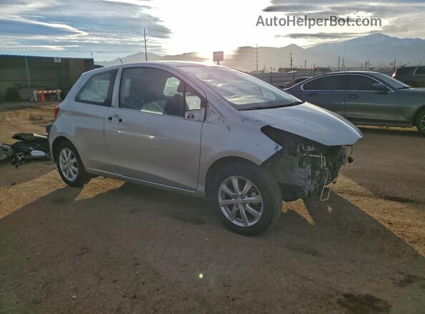 VNKJTUD35GA061928 2016 TOYOTA YARIS Silver Delantero derecho