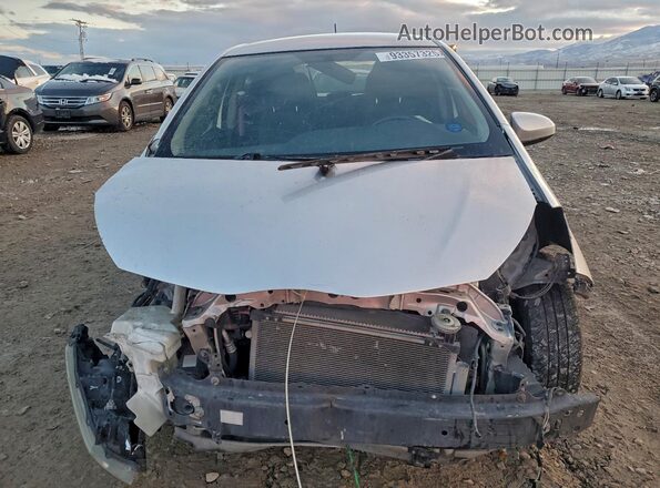 VNKKTUD30GA065907 2016 TOYOTA YARIS Серебряный Вид спереди