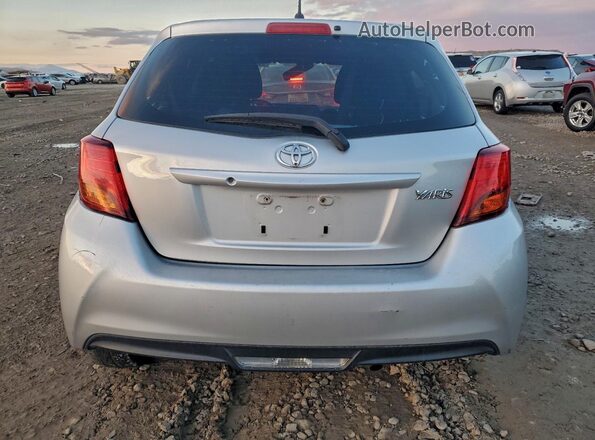 VNKKTUD30GA065907 2016 TOYOTA YARIS Серебряный Вид сзади