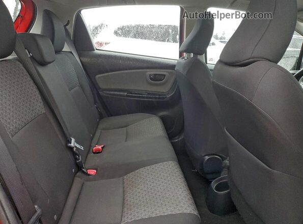 VNKKTUD31GA069920 2016 TOYOTA YARIS Red Widok tylnych siedzeń
