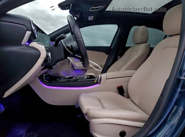 W1K3G4EB0MJ270541 2021 MERCEDES-BENZ A Blue Vista interior delantera