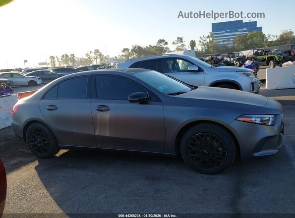 W1K3G4EB1NJ337861 2022 MERCEDES-BENZ A 220 Gray Widok wnętrza z tyłu