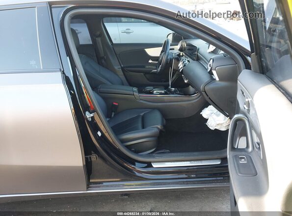 W1K3G4EB1NJ337861 2022 MERCEDES-BENZ A 220 Gray Widok wnętrza z przodu