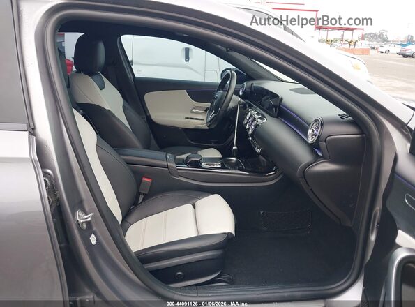W1K3G4EB3LW047573 2020 MERCEDES-BENZ A 220 Gray Vista interior delantera