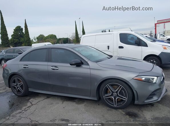 W1K3G4EB3LW047573 2020 MERCEDES-BENZ A 220 Gray Vista interior trasera