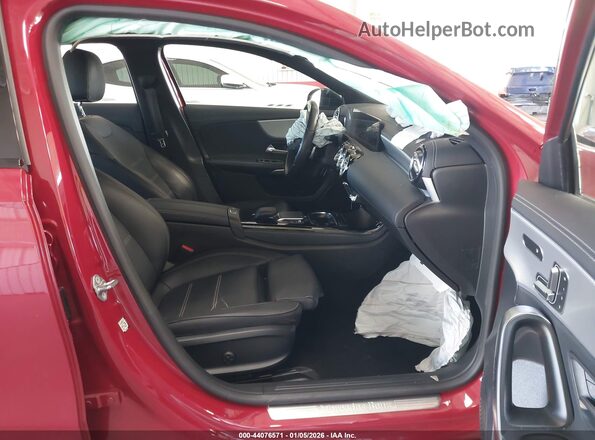 W1K3G4EB3MJ286118 2021 MERCEDES-BENZ A 220 Красный Вид салона спереди