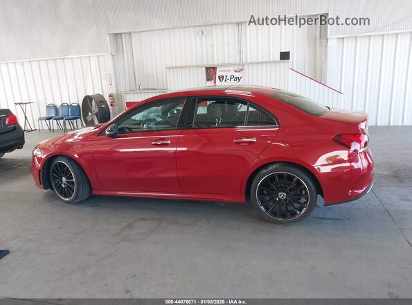 W1K3G4EB3MJ286118 2021 MERCEDES-BENZ A 220 Красный Панорамный вид салона 360°