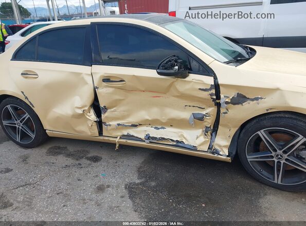 W1K3G4EB3NJ352362 2022 MERCEDES-BENZ A 220 Gold Front view