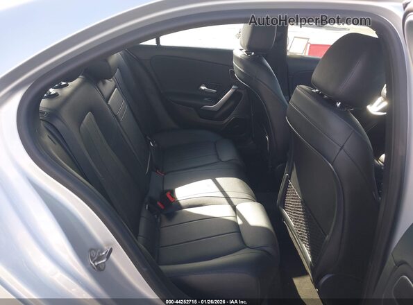 W1K3G4EB4MJ316162 2021 MERCEDES-BENZ A 220 Silver Widok naklejki z numerem VIN