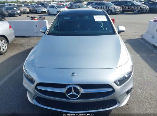 W1K3G4EB4MJ316162 2021 MERCEDES-BENZ A 220 Silver Widok z przodu