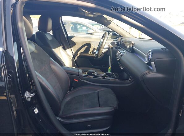 W1K3G4EB4NJ338762 2022 MERCEDES-BENZ A 220 Black Front interior view