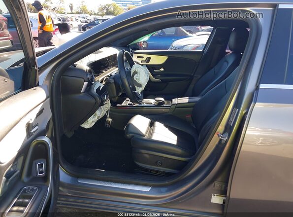 W1K3G4EB5LW044996 2020 MERCEDES-BENZ A 220 Gray Вид салону спереду