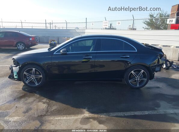 W1K3G4EB5NJ374072 2022 MERCEDES-BENZ A 220 Black 