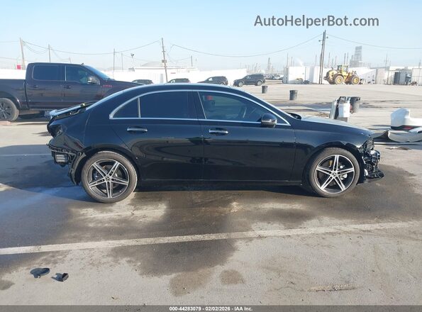 W1K3G4EB5NJ374072 2022 MERCEDES-BENZ A 220 Black Widok wnętrza 360 stopni