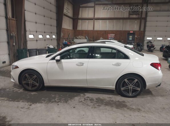 W1K3G4FB6NJ361197 2022 MERCEDES-BENZ A 220 White Панорамний вид салону 360°