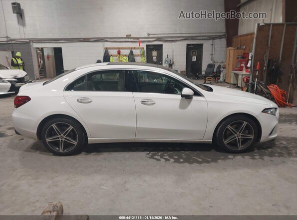 W1K3G4FB6NJ361197 2022 MERCEDES-BENZ A 220 White Вид задньої частини салону