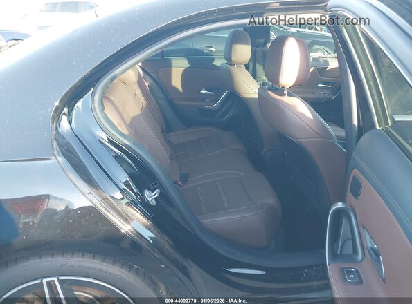 W1K3G5BB0MJ285387 2021 MERCEDES-BENZ AMG A 35 Black Widok naklejki z numerem VIN