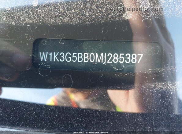 W1K3G5BB0MJ285387 2021 MERCEDES-BENZ AMG A 35 Black Widok komory silnika