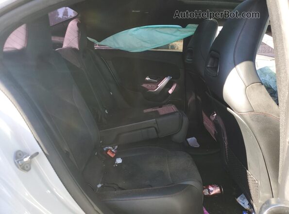W1K5J4HB4PN330422 2023 MERCEDES-BENZ CLA-CLASS White Widok tylnych siedzeń